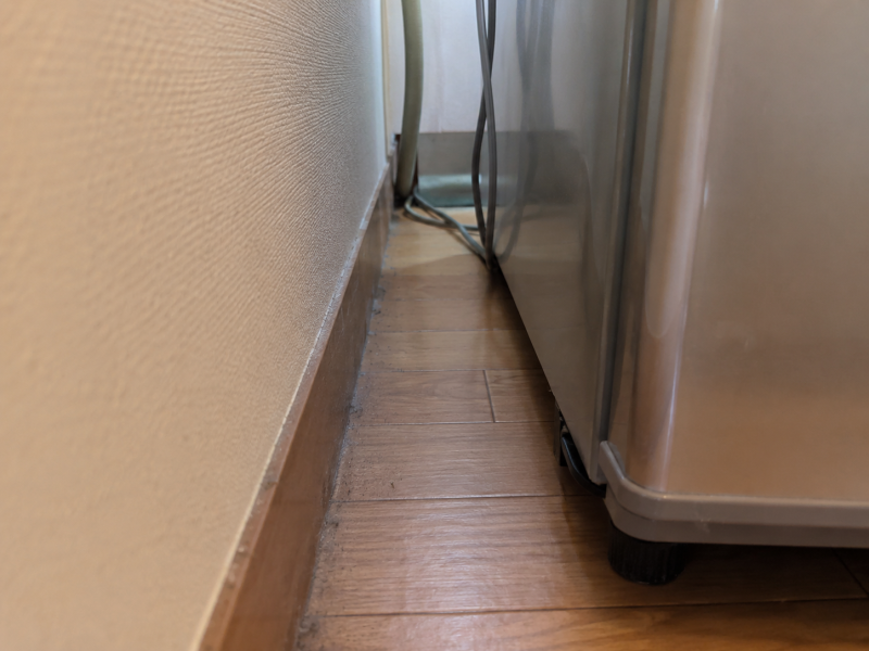 冷蔵庫の裏