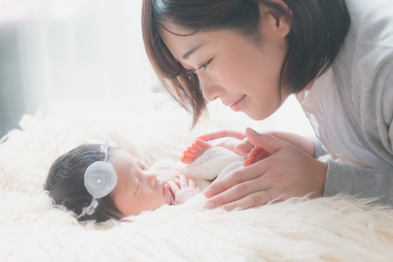 母親も写るニューボーンフォト